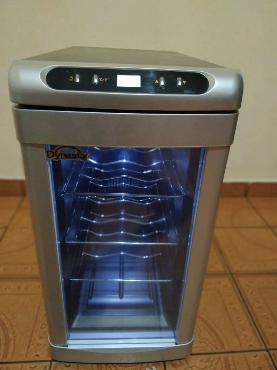 Adega refrigerada 