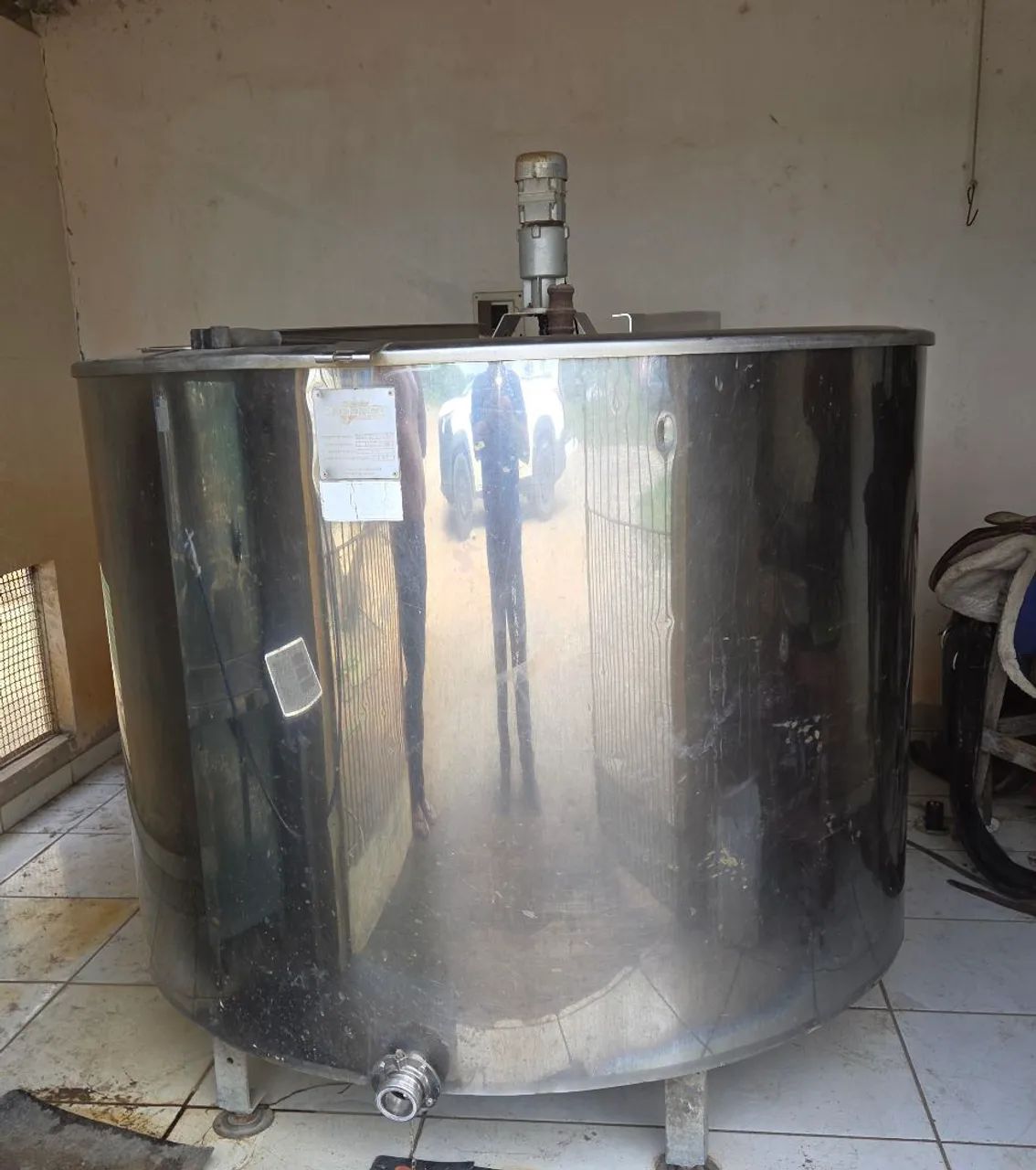 Tanque de leite 1500 litros marca Kleper Weber.