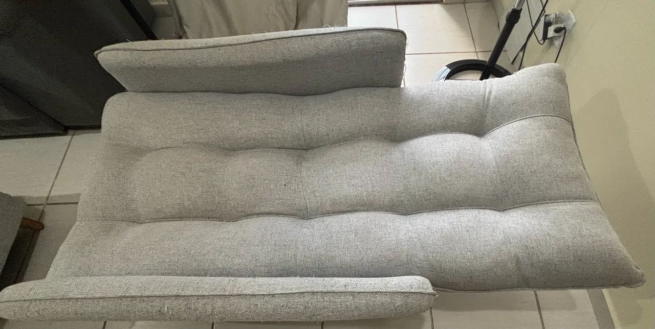 Poltrona cama na cor cinza mescla, em bom estado - Foto 3