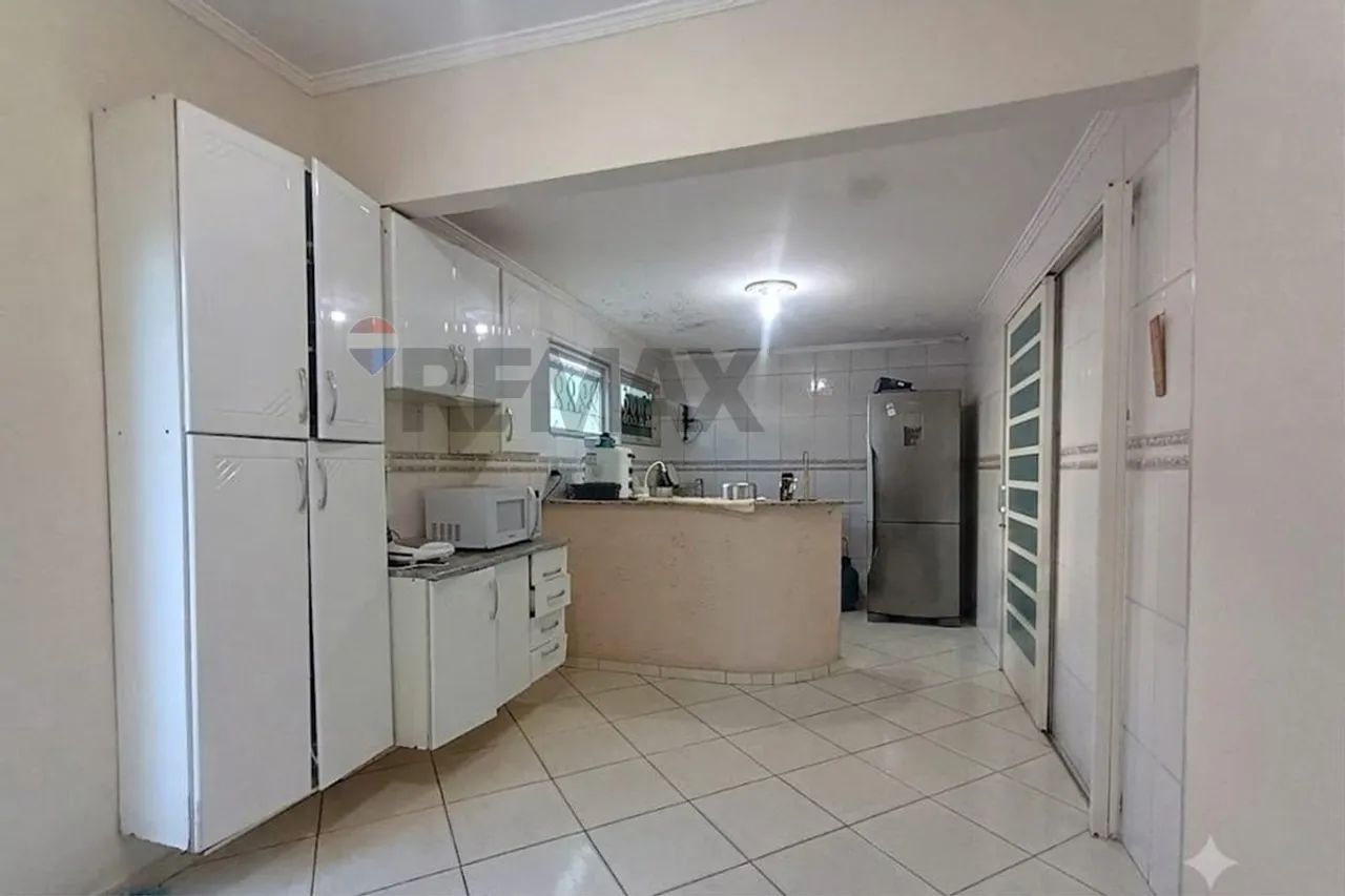 Casa Ampla com 2 Vagas, Suíte e Edícula - Foto 5