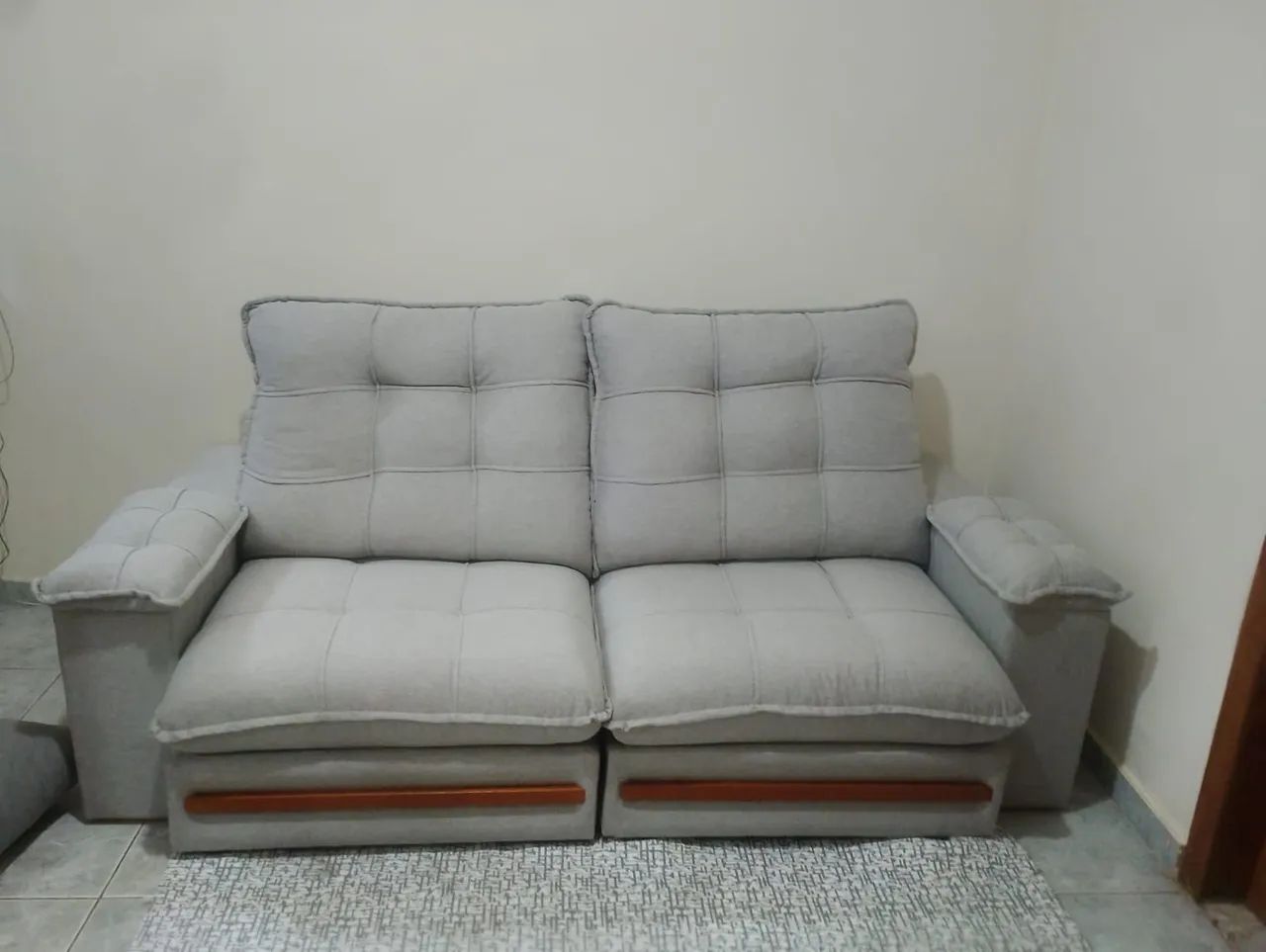 Lindo sofá em linho cinza 2,30m.