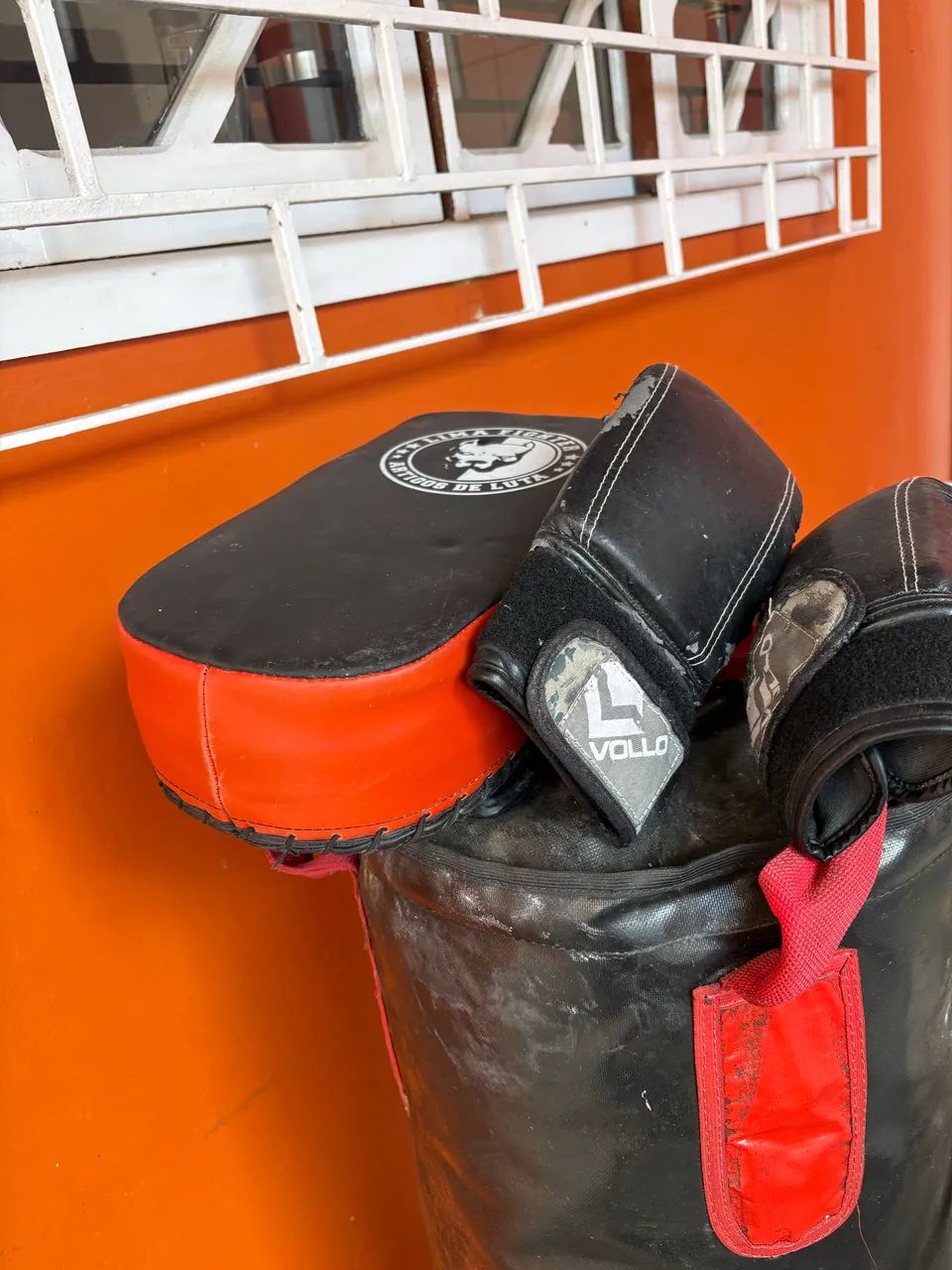 Saco De Boxe E Pancada mais acessórios luvas etc 110x40 Vazio Rythmoon (Preto) - Foto 3