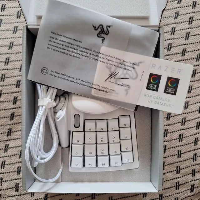 Keypad Gamer Razer Tartarus Pro Mercury White - Switch Óptico Analógico
