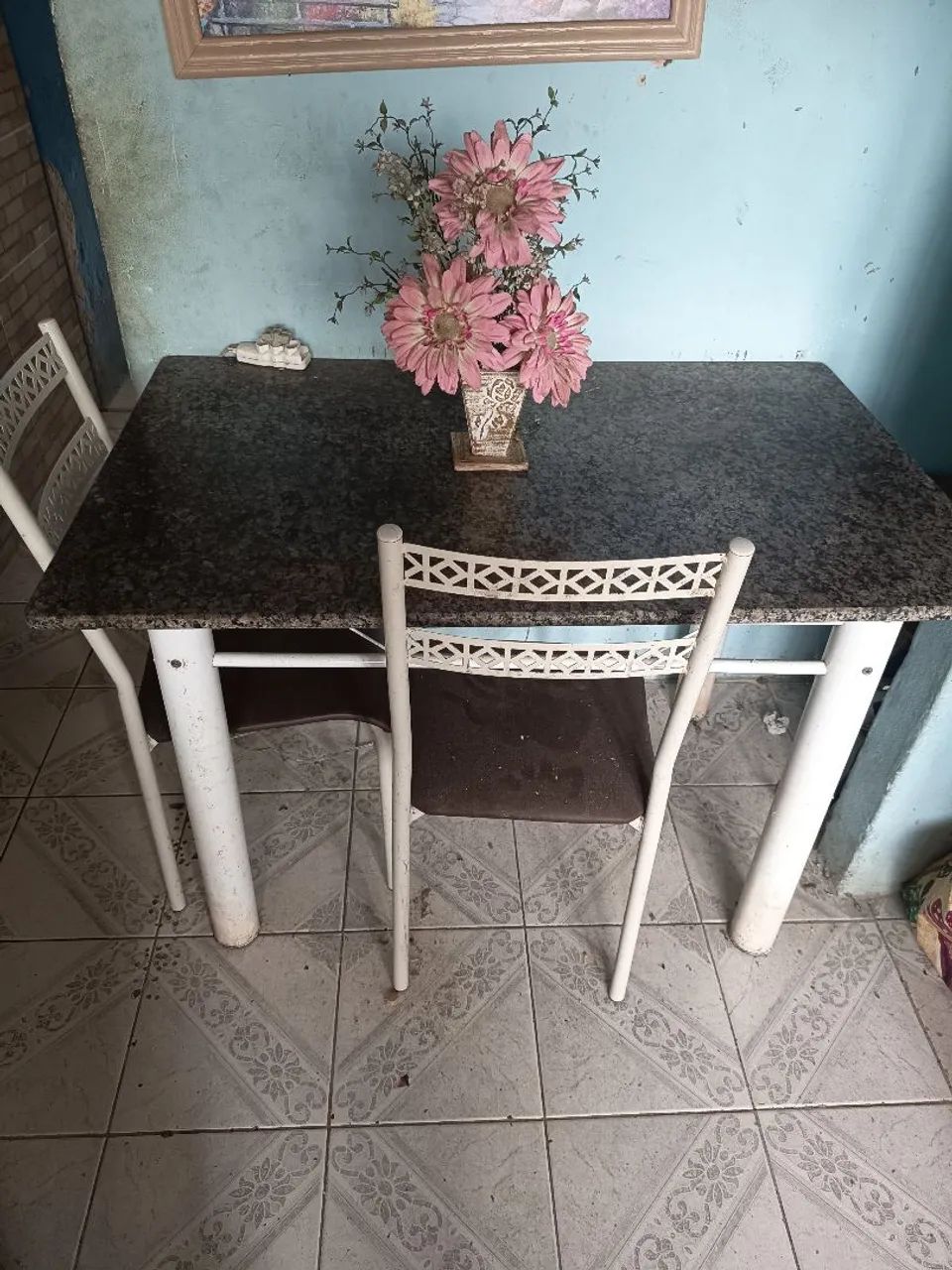 mesa com 4 cadeiras,ferro e marmore