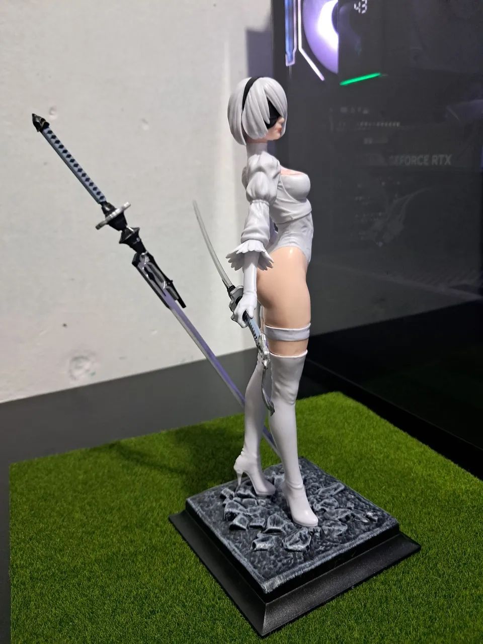 Action Figure Nier: Automata - 2B 26cm - Foto 4