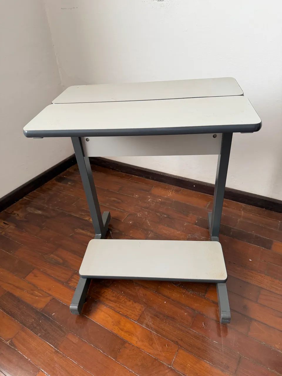 Mesa individual estilo escolar