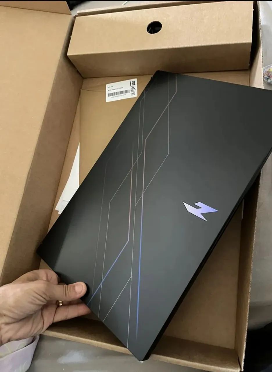 Lançamento Nitro V15