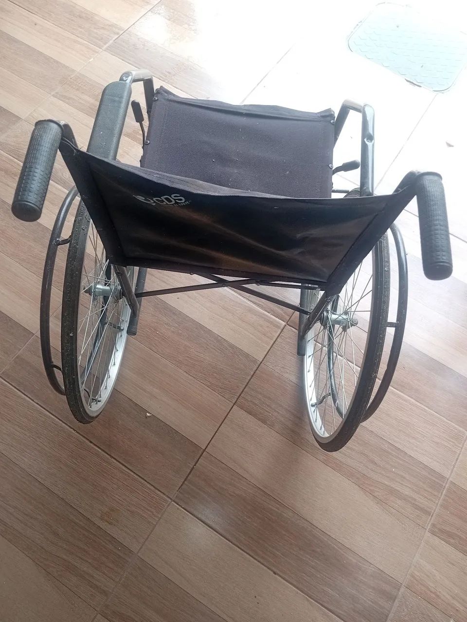 Vendo cadeira de rodas - Foto 2