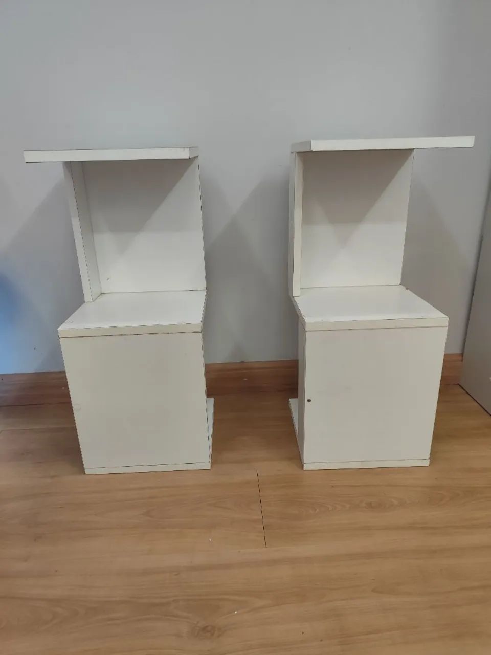 VENDENDO O PAR: nicho/mesa lateral de MDF branco - Foto 2