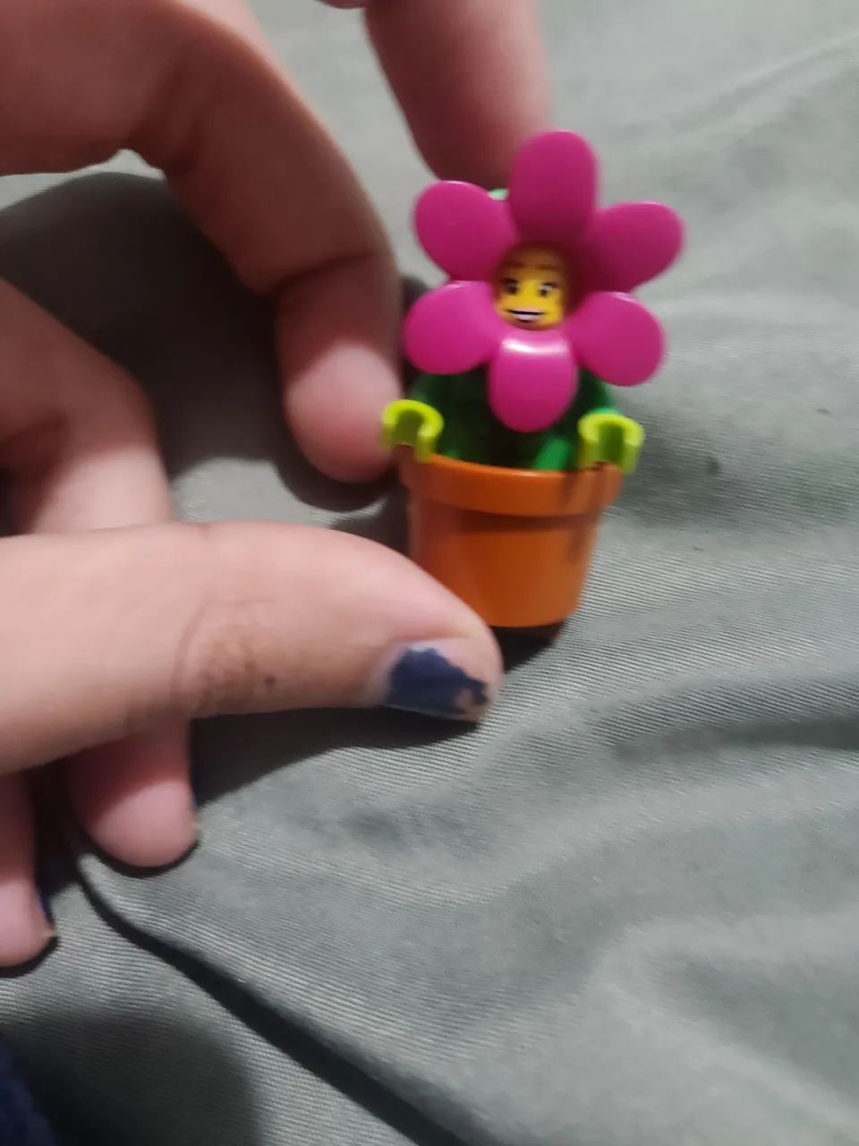 minifigure lego garota flor - Foto 2