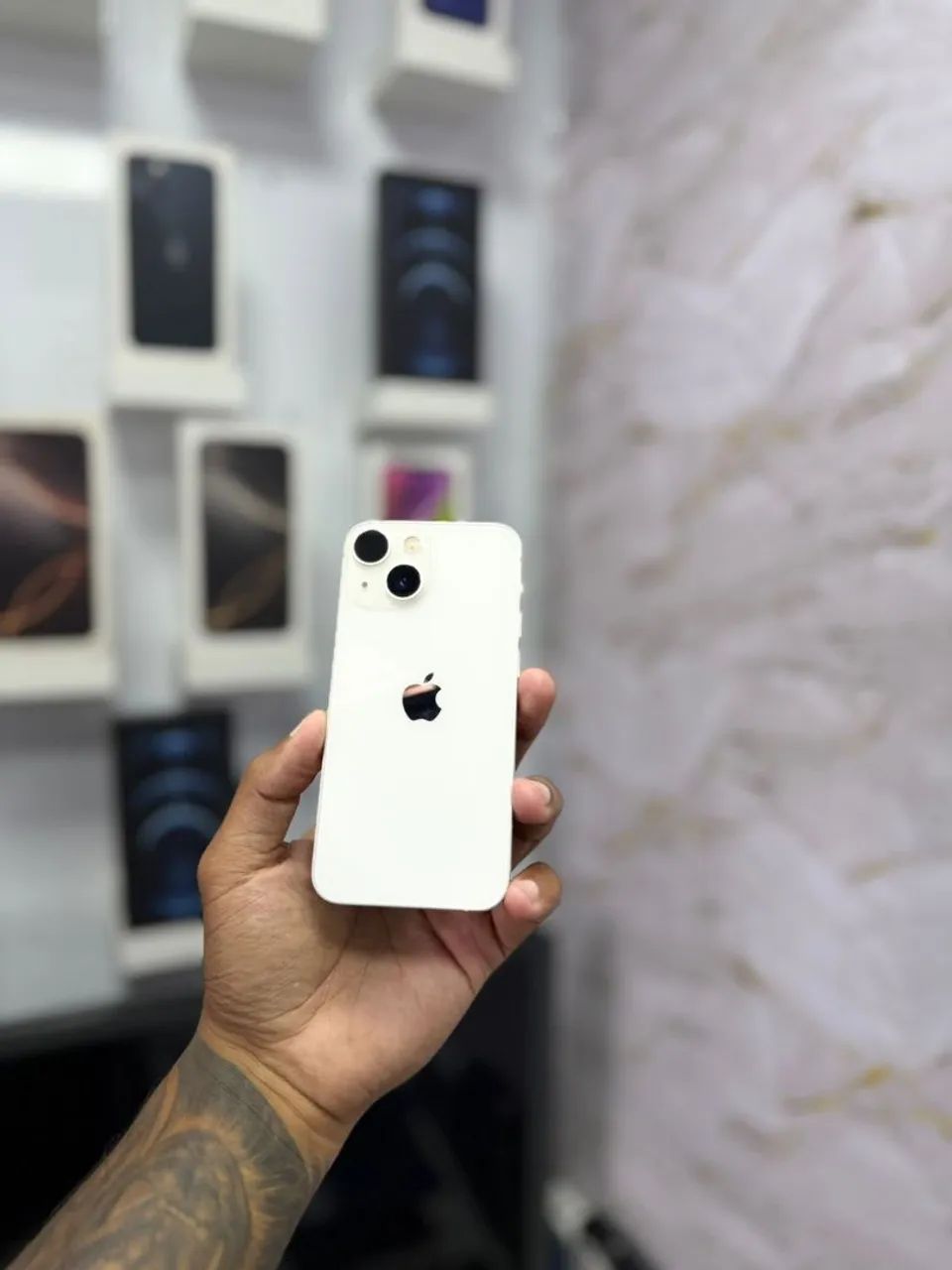IPHONE 13 MINI 128GB BRANCO<br>R$ 1.799,00 - Celulares e