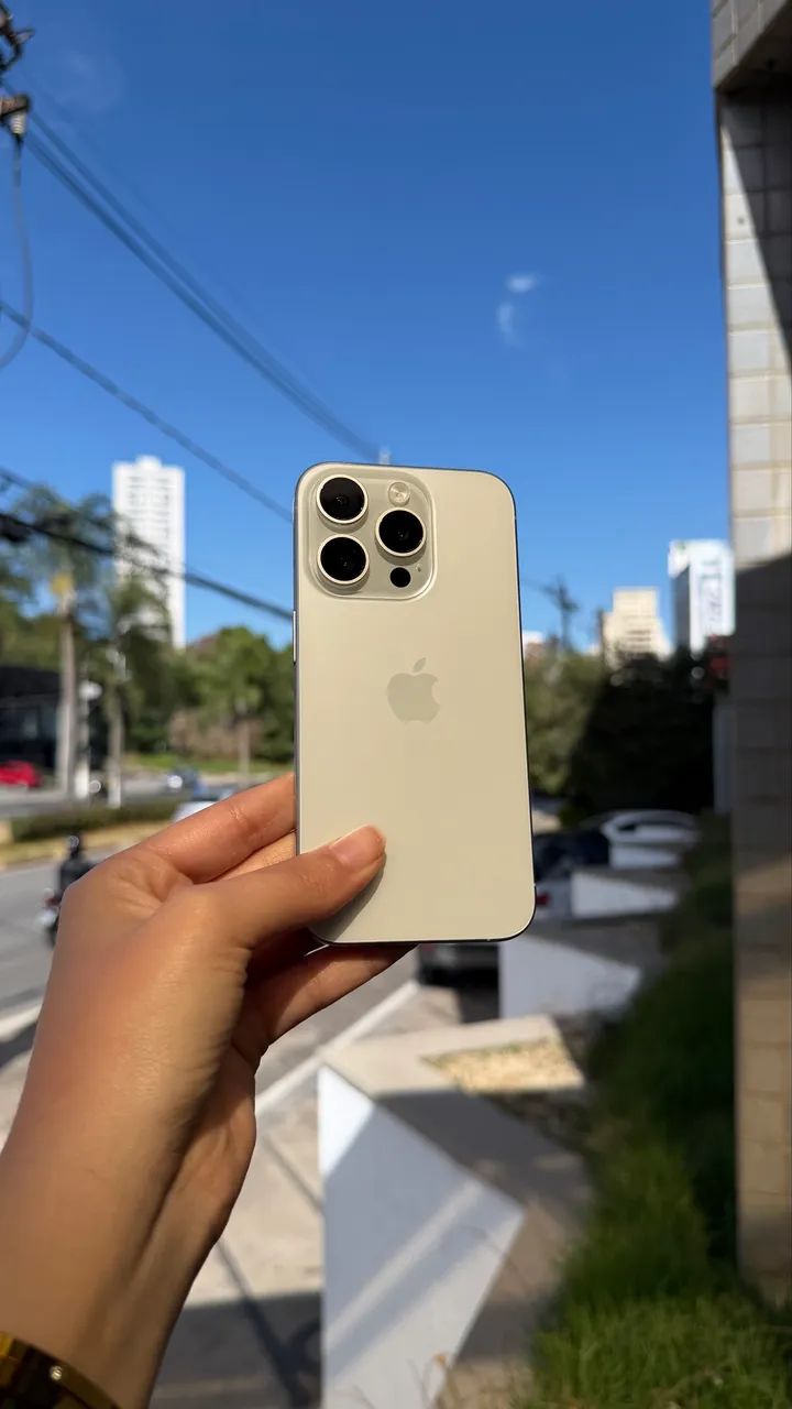IPHONE 15 PRO SEMINOVO DE 512 GB BRANCO