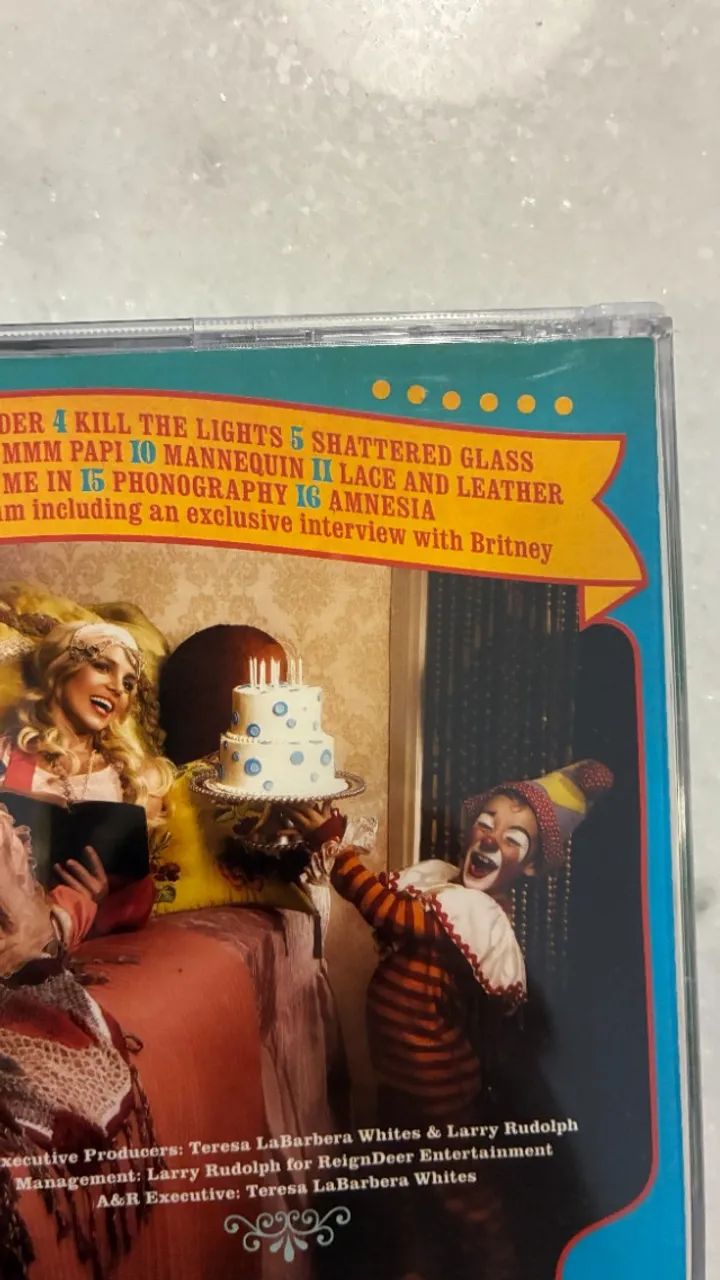 Britney Spears - Circus Deluxe (CD + DVD) europeu com faixa Amnesia - Foto 2