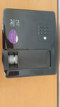 Projetor BenQ MP515 com 81 horas de uso, entrada VGA, sem defeitos ou avaria  - Foto 3