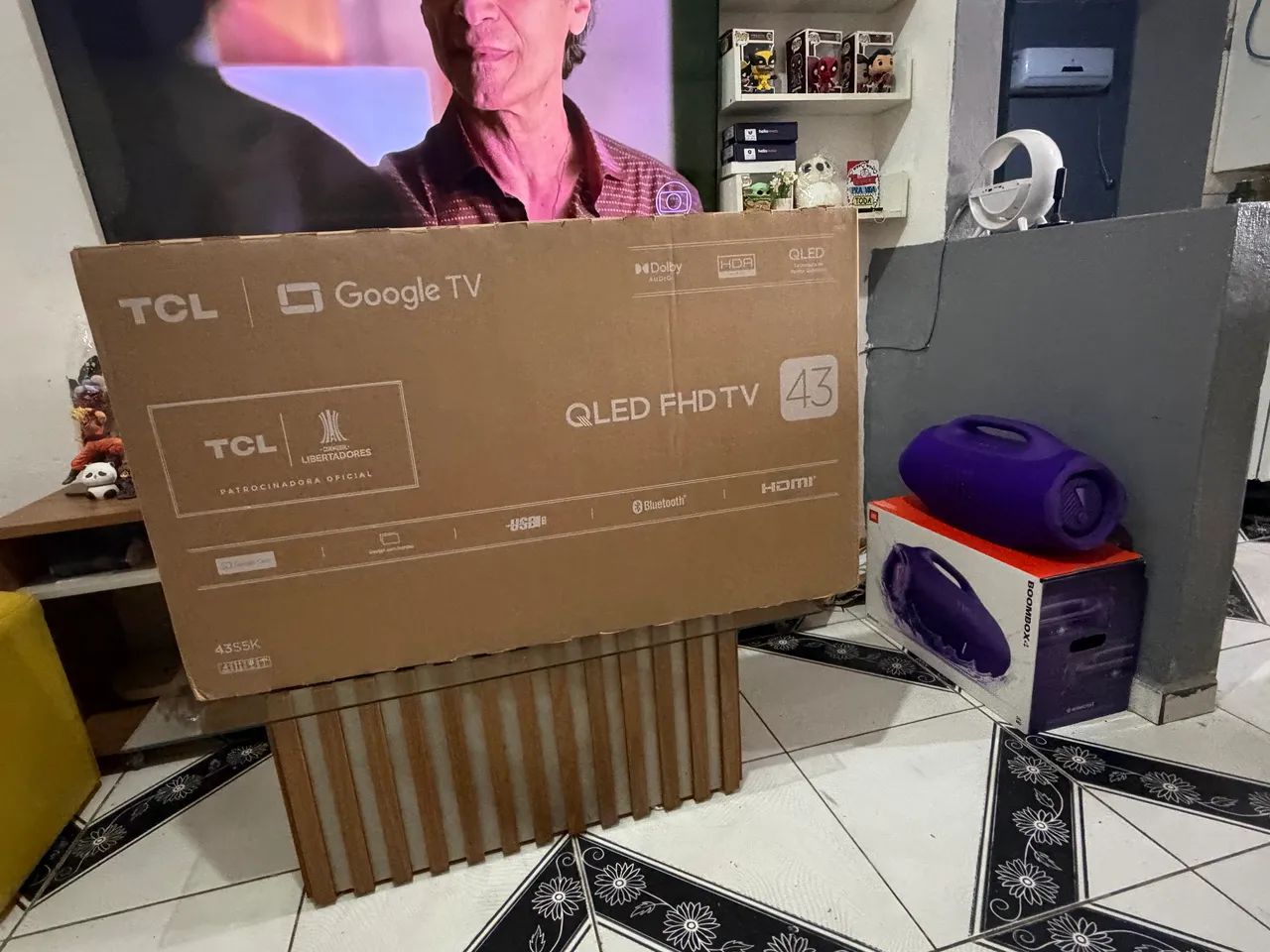 Vendo Smart Tv Qled 43 polegadas TCL nova lacrada 1200 - Foto 2