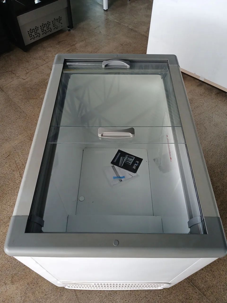 Freezer Horizontal Fricon 311 Litros Porta de Vidro - Foto 4