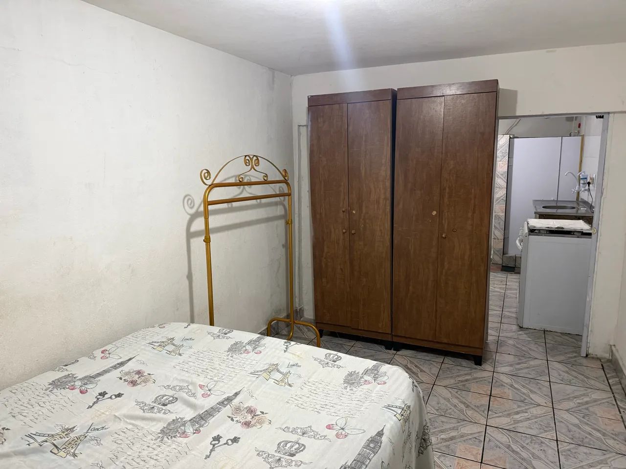 Aluga se Kitinete e aptos mobiliados - Foto 5