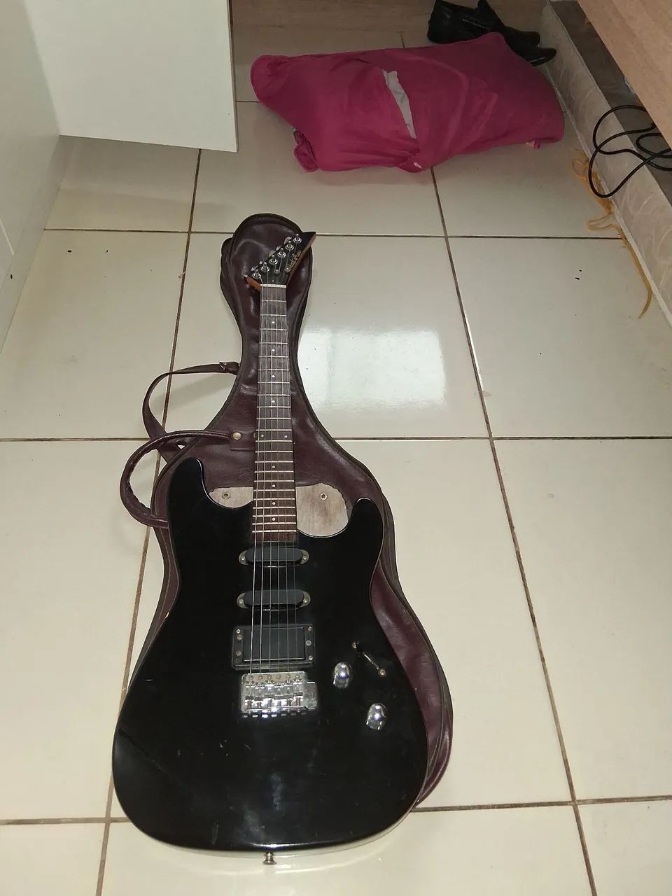 Guitarra Coreana anos 80 Aria Pro II Mad axe - Made in Korea - Foto 2