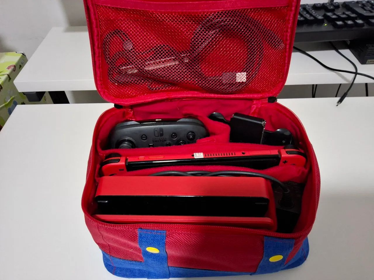 NINTENDO SWITCH OLED EDIÇÃO MARIO DESBLOQUEADO - SD 128GB + PRO CONTROLLER E ACESSÓRIOS  - Foto 2