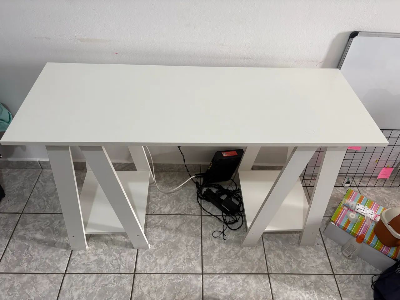Escrivaninha branca de madeira - Foto 2