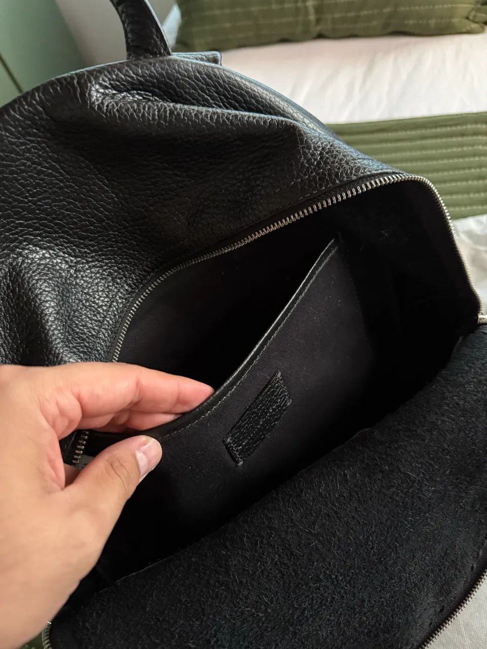 Bolsa/Mochila Calvin Klein 100% Couro - Foto 2