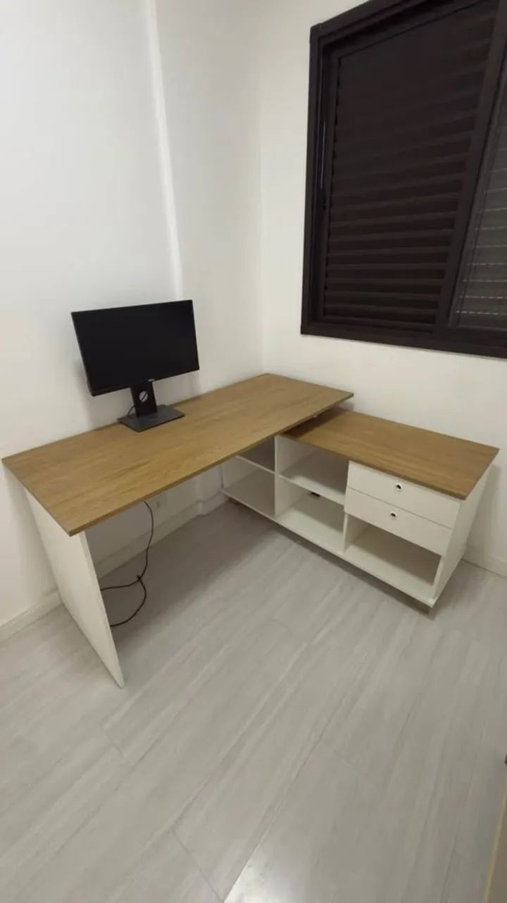 Mesa de escritório em L