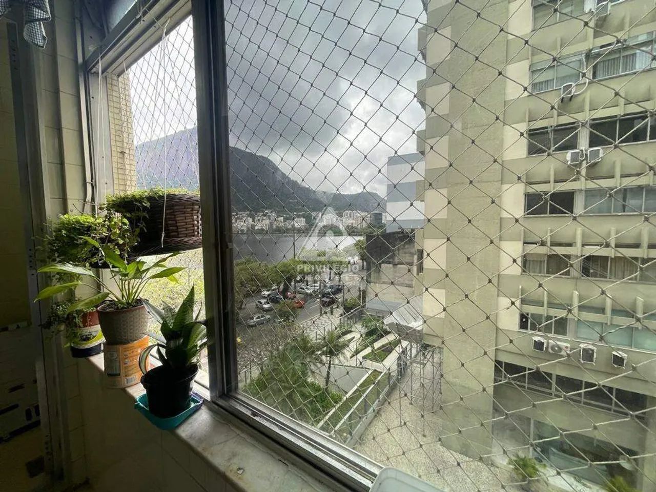 APARTAMENTO COM TRÊS QUARTOS NA LAGOA