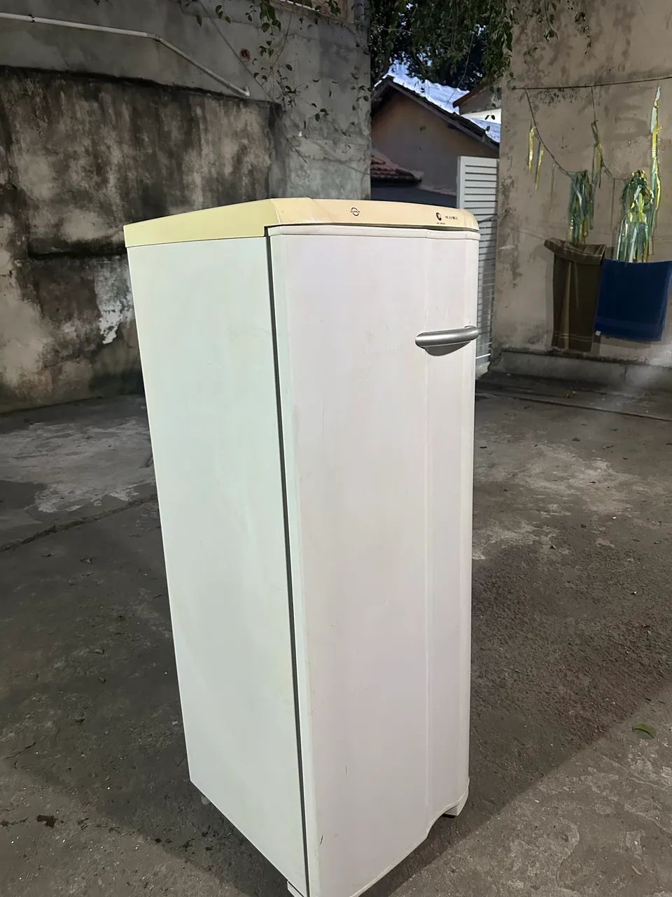 Freezer Vertical Consul 