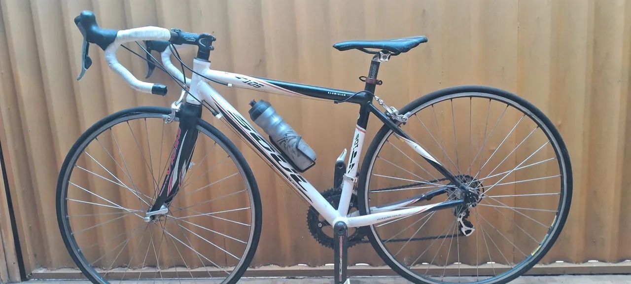 Vendo uma bicicleta speed semi nova