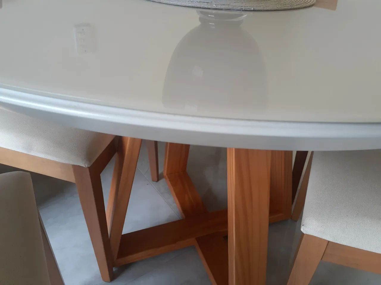 Mesa laqueada de vidro + cadeiras madeira com estofado. - Foto 4