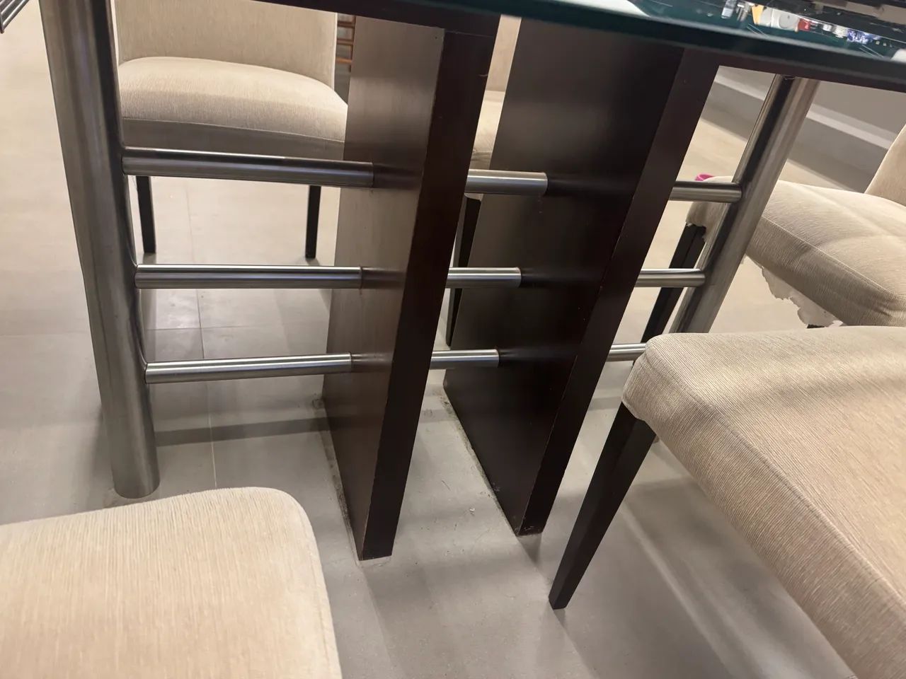 Mesa com 6 cadeiras 