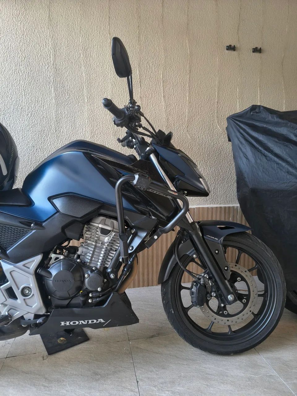 CB 300f com ABS com somente 8400km - Foto 4