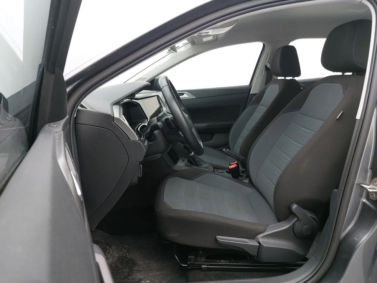 Volkswagen Nivus Comfortline 1.0 200 TSI Flex Aut., foto 16 de 18