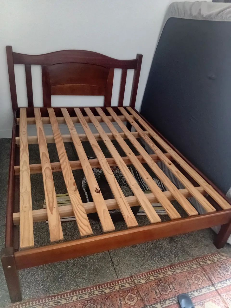 Cama casal  madeira