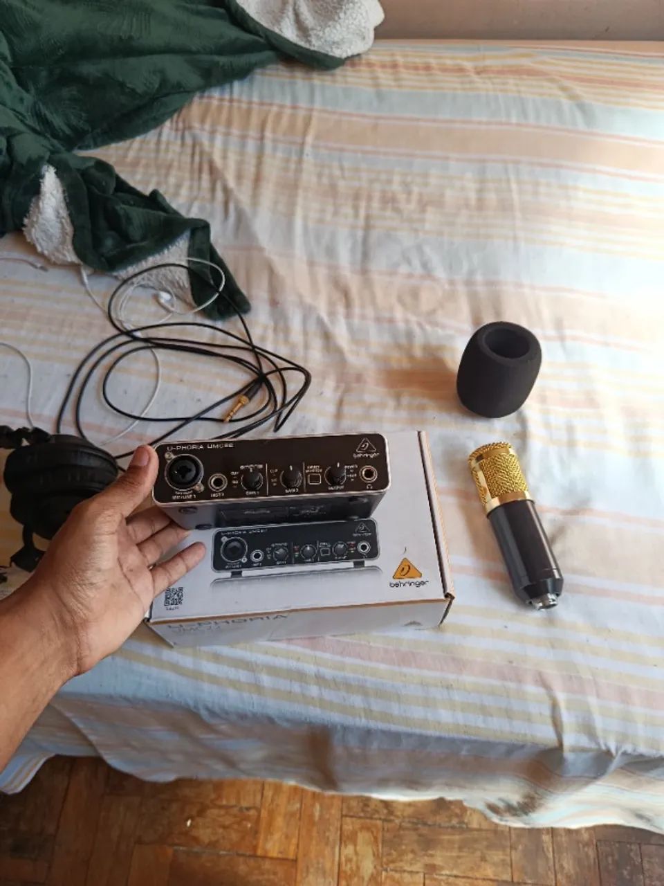 interface de áudio behringer umc22 + BM800