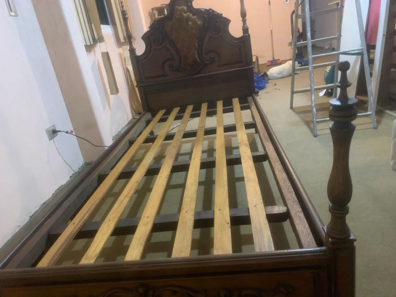 cama antiga de madeira maciça estilo Dom José - Foto 2