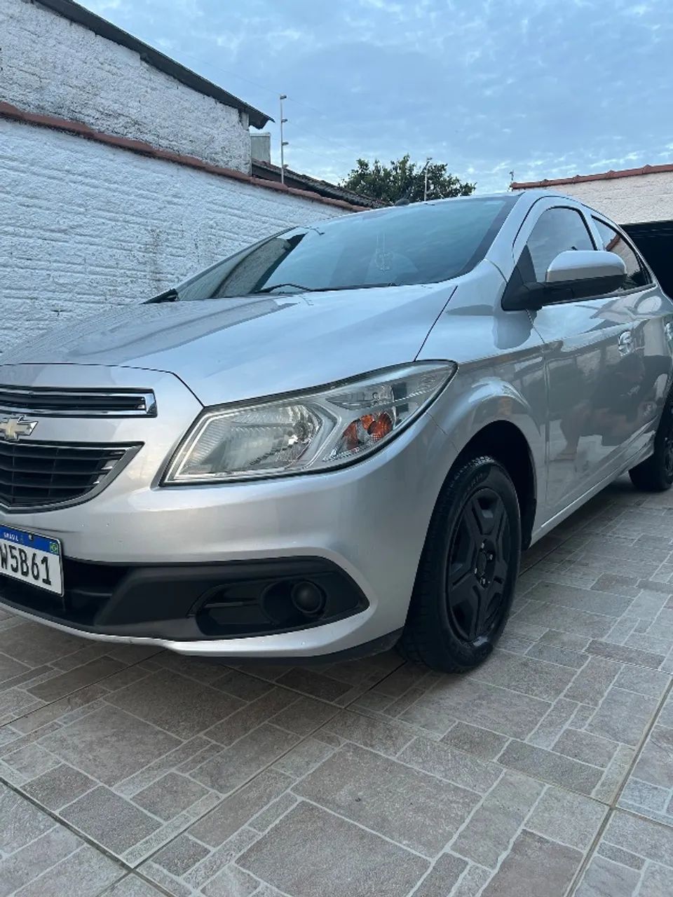Chevrolet Onix Hatch LT 1.0 8V Flex Power Mec. 4P 2013 - Foto 2
