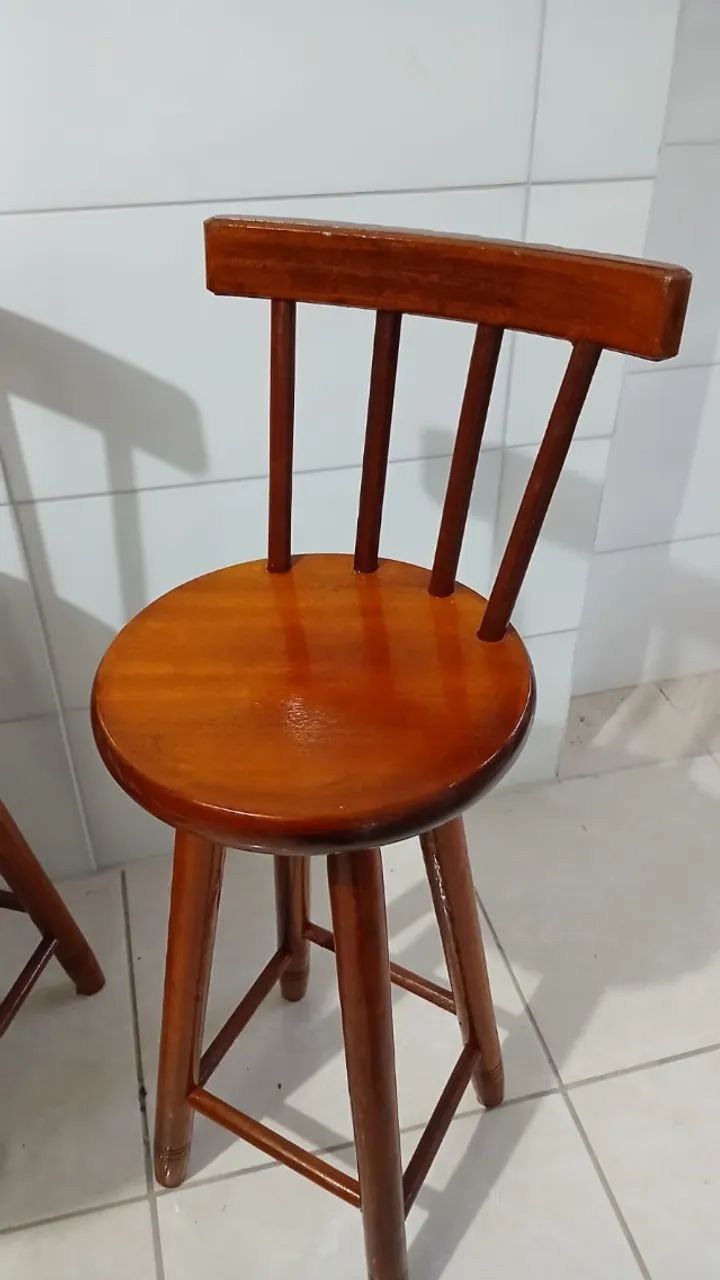 Conjunto Mesa Alta com 4 Banquetas de Madeira Maciça - Foto 5