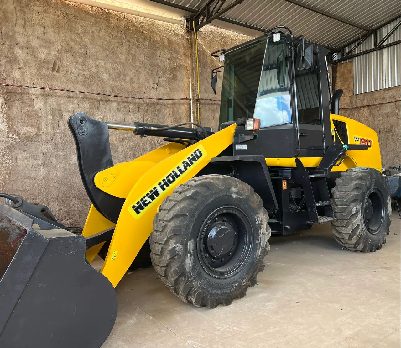 Carregadeira W130 2015 toda revisada! 