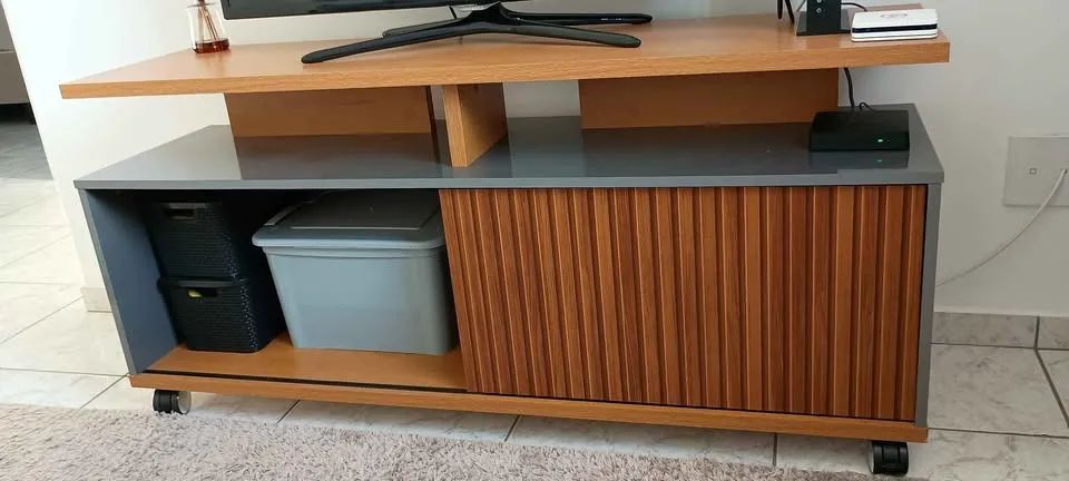 Rack para TV com Rodinhas e Porta de Correr - Foto 2