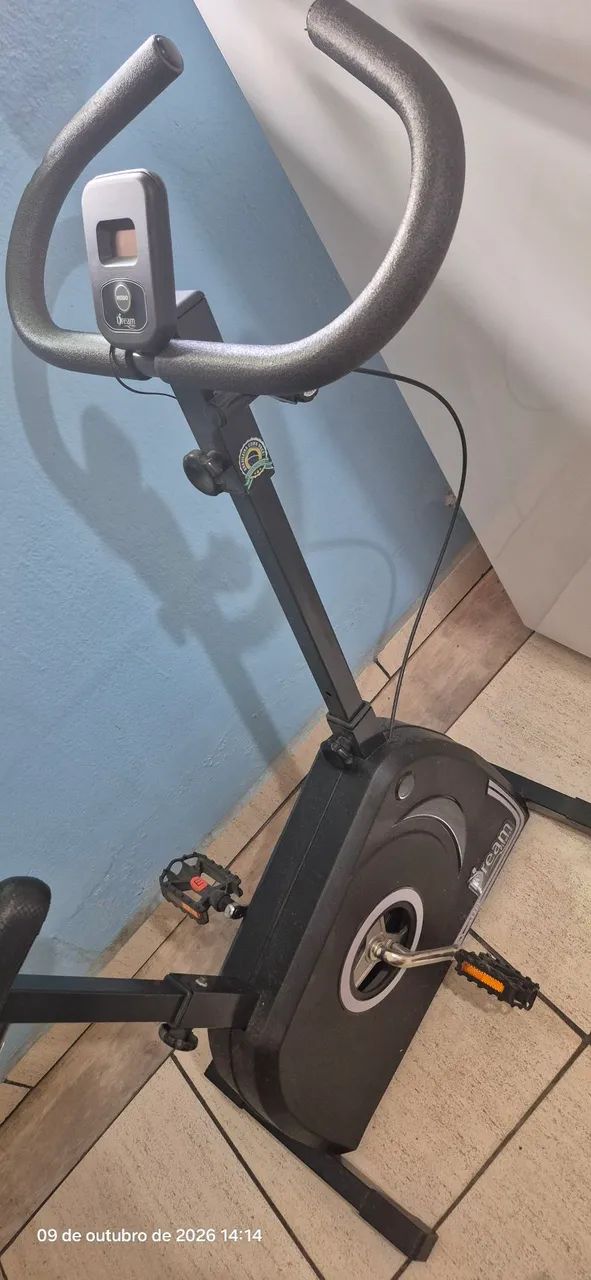 Vendo Bicicleta Egometrica vertical  preta  - Foto 2