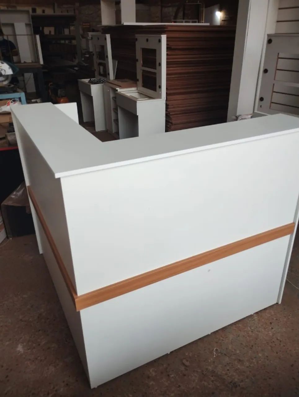 Balcão de atendimento em L em mdf