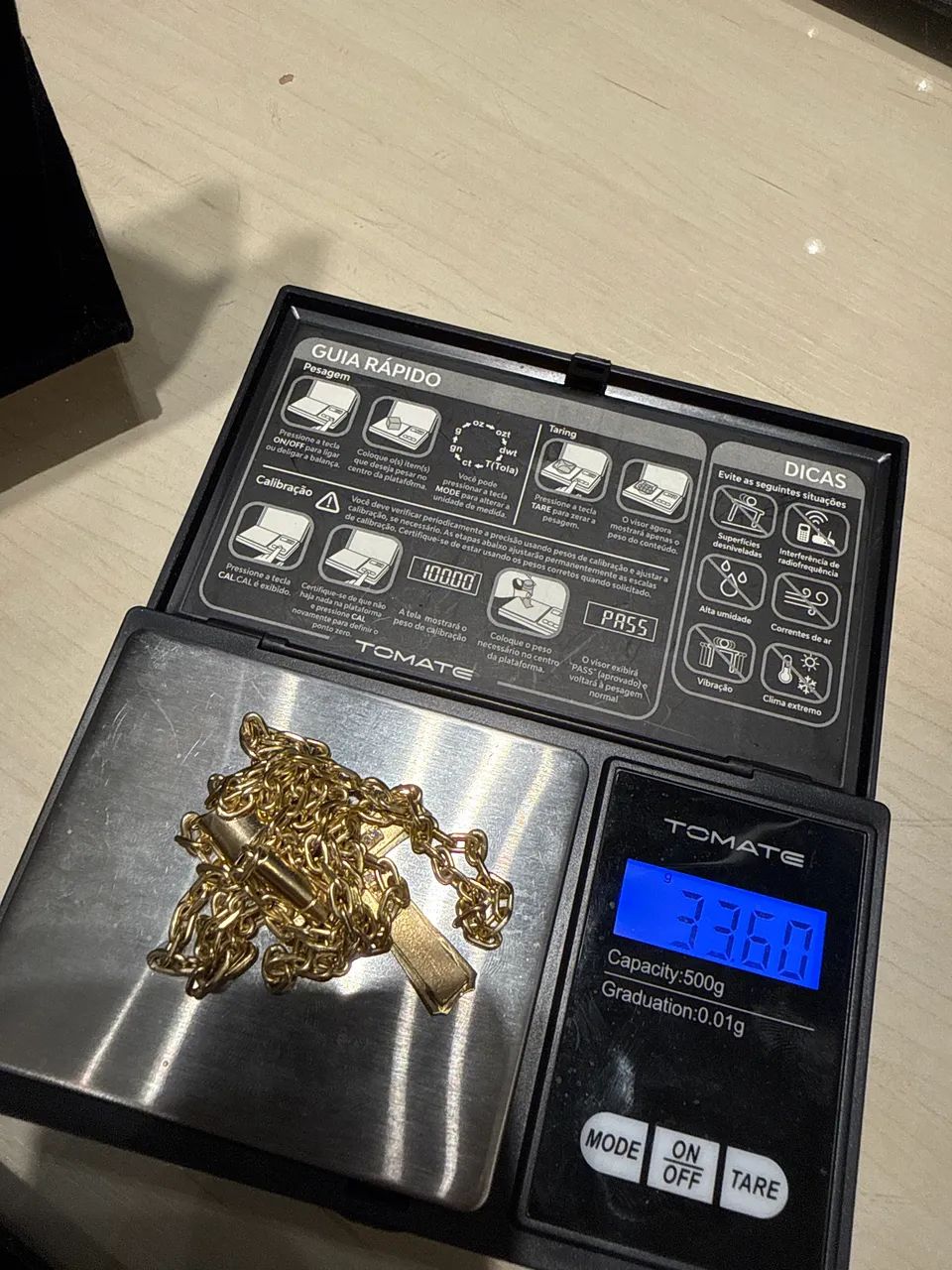 Ouro corrente Cartier maciça e pingente com 15 diamantes 