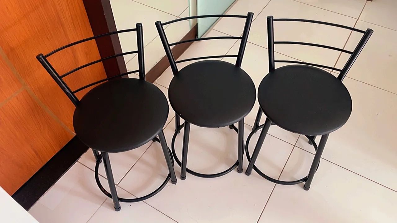 Low stool465551605283563520
