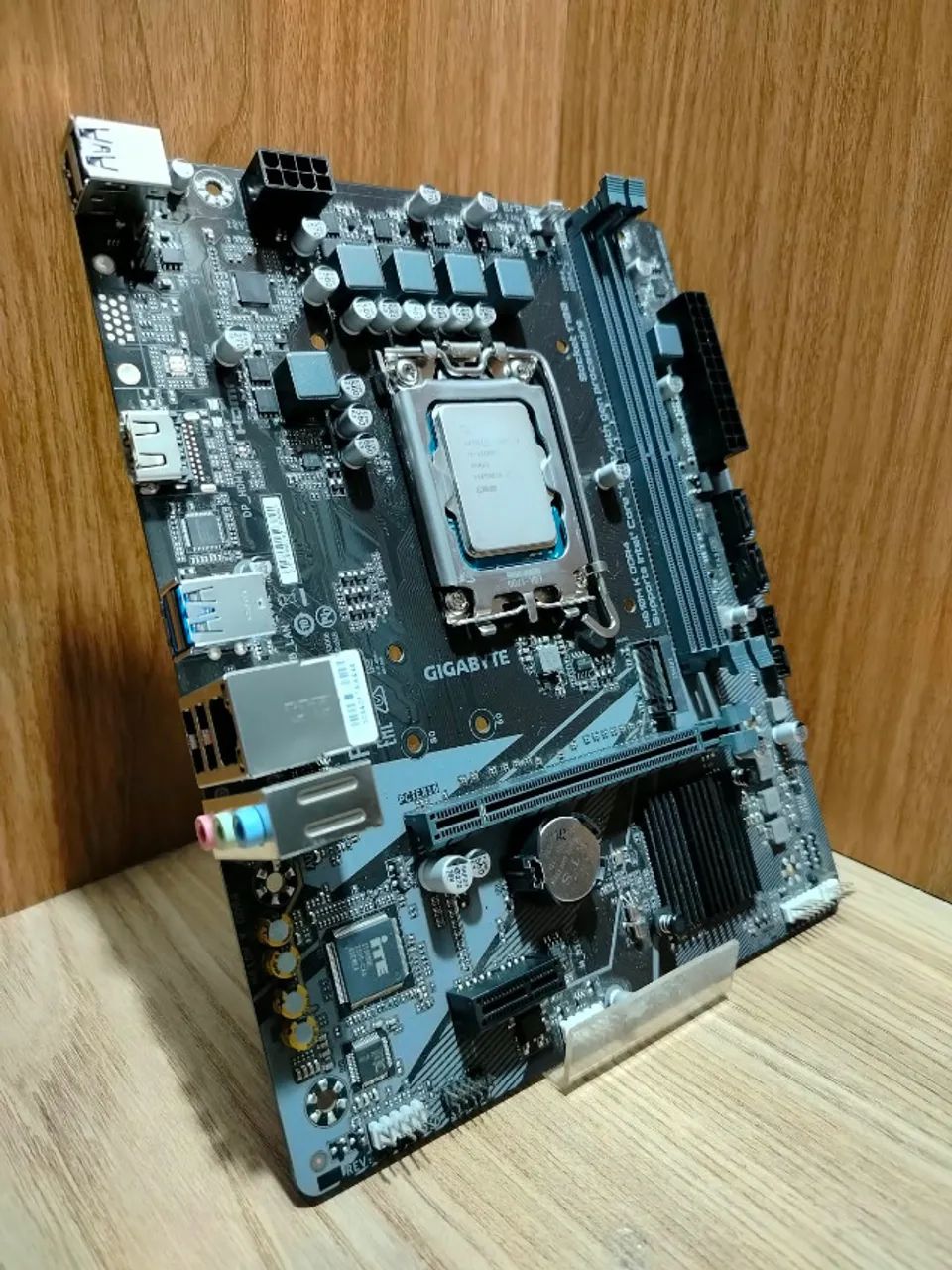 Kit i3-14100f + Placa h610m Gigabyte