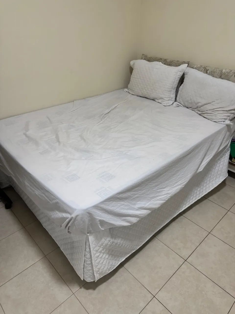 Cama box casal completa ( colchão 33D)