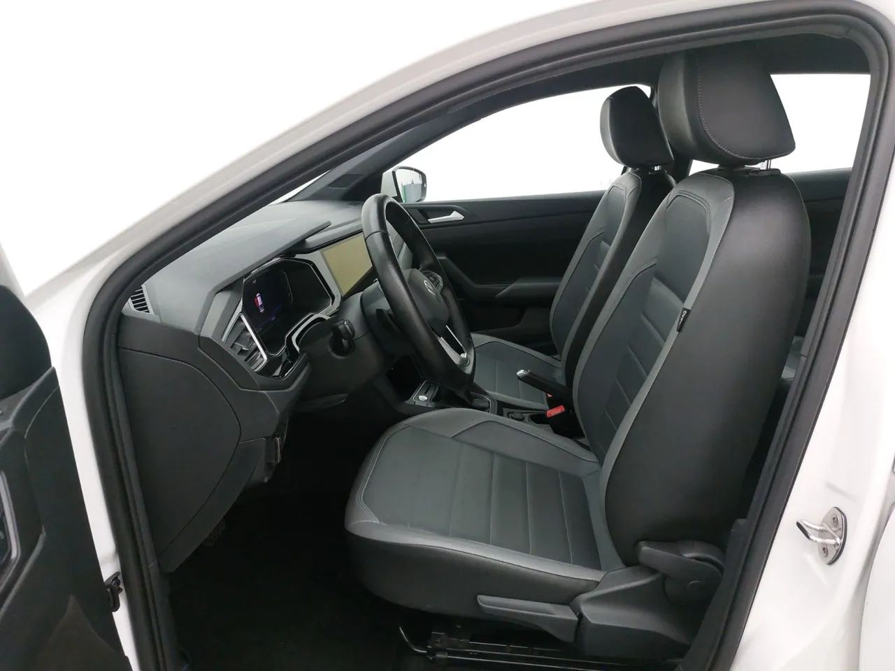 Volkswagen Nivus Highline 1.0 200 TSI Flex Aut., foto 16 de 18