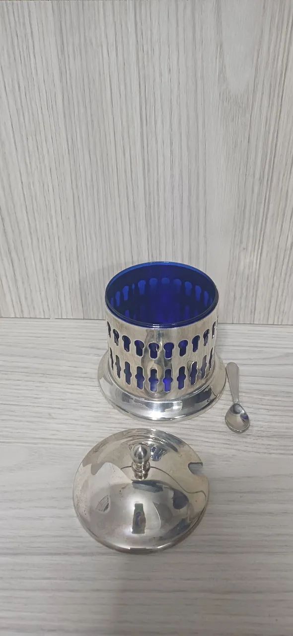 Antigo açucareiro  em prata com vidro azul e colher usado - Foto 2
