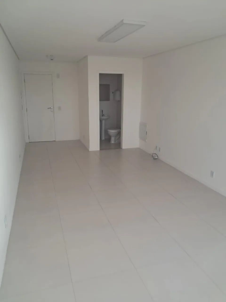 ALUGA-SE SALA COMERCIAL DE 29 M2, COM GARAGEM, EM CAPOEIRAS - Foto 2