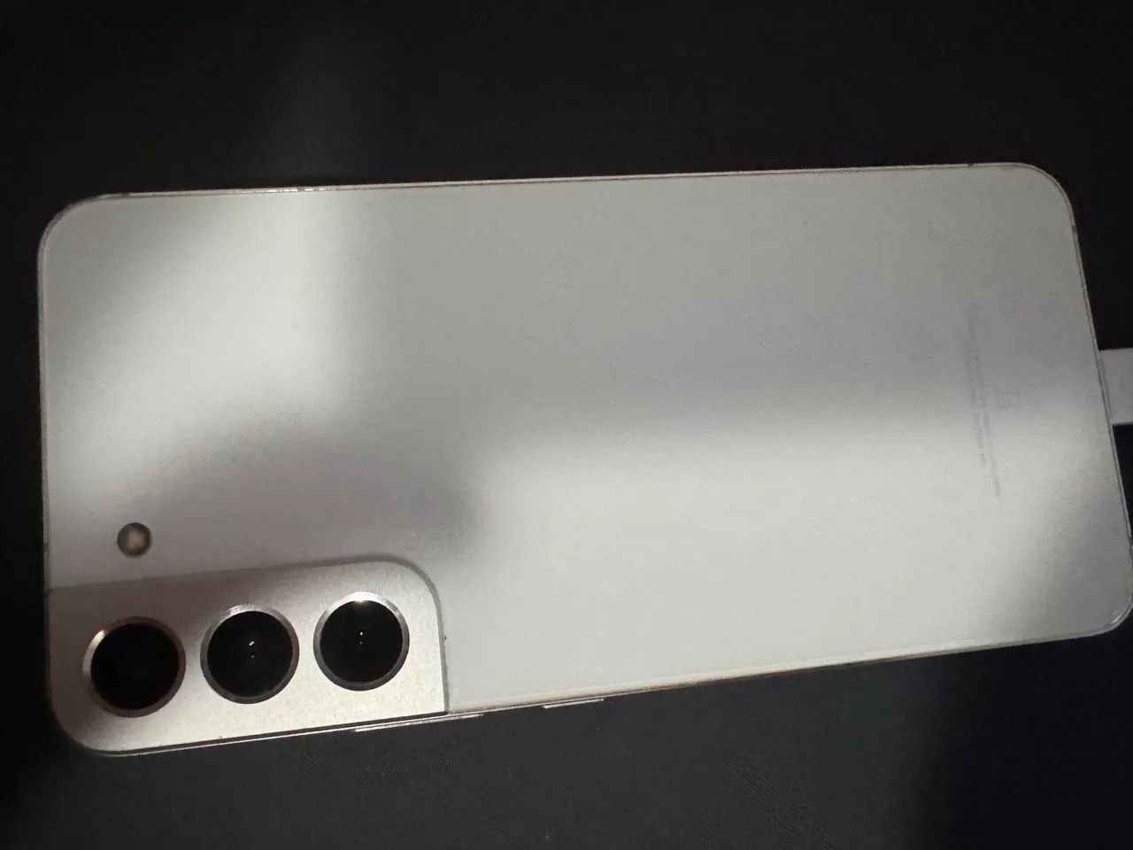 Samsung Galaxy S22+ com pequenas avarias no vidro frontal e traseiro - Foto 3